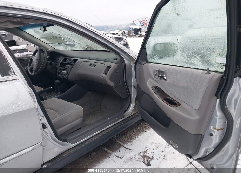2002 HONDA ACCORD 2.3 SE VIN: 1HGCG56722A009002