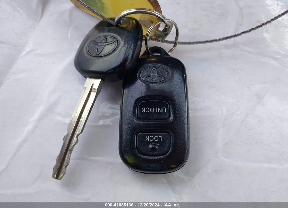 2002 TOYOTA PRIUS VIN: JT2BK18UX20051923