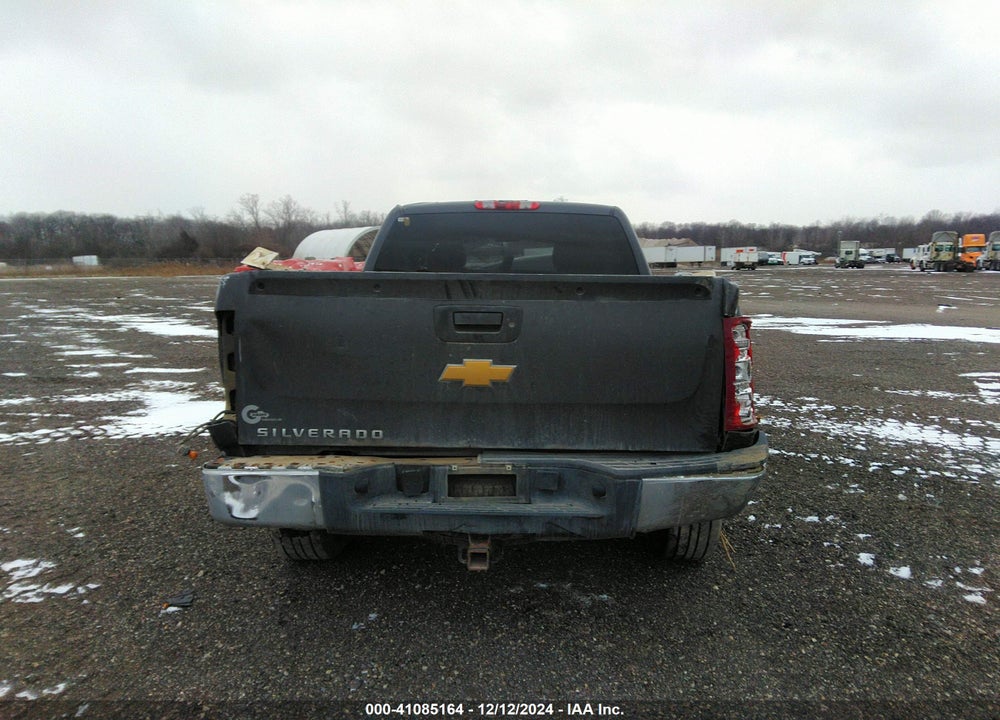 2011 CHEVROLET SILVERADO 1500 LT VIN: 1GCRKSE32BZ325618