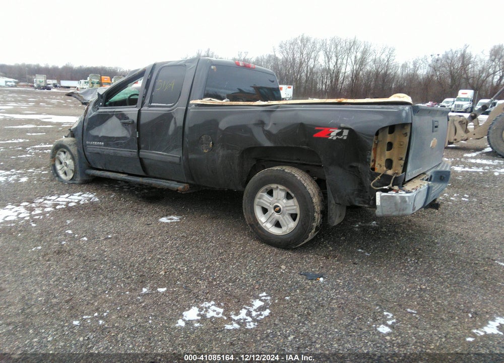 2011 CHEVROLET SILVERADO 1500 LT VIN: 1GCRKSE32BZ325618