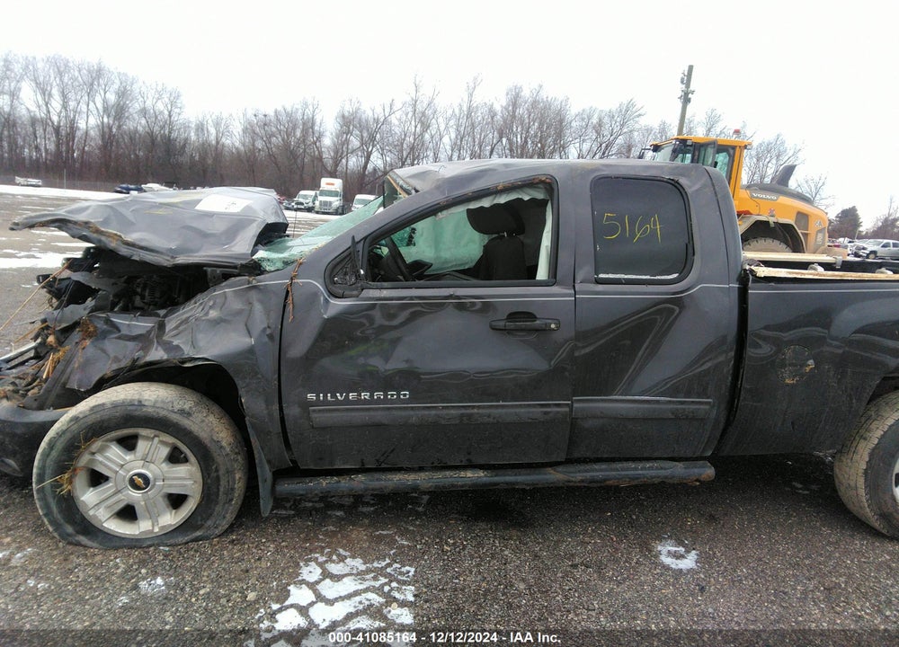 2011 CHEVROLET SILVERADO 1500 LT VIN: 1GCRKSE32BZ325618