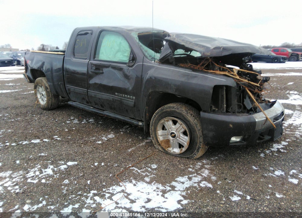 2011 CHEVROLET SILVERADO 1500 LT VIN: 1GCRKSE32BZ325618