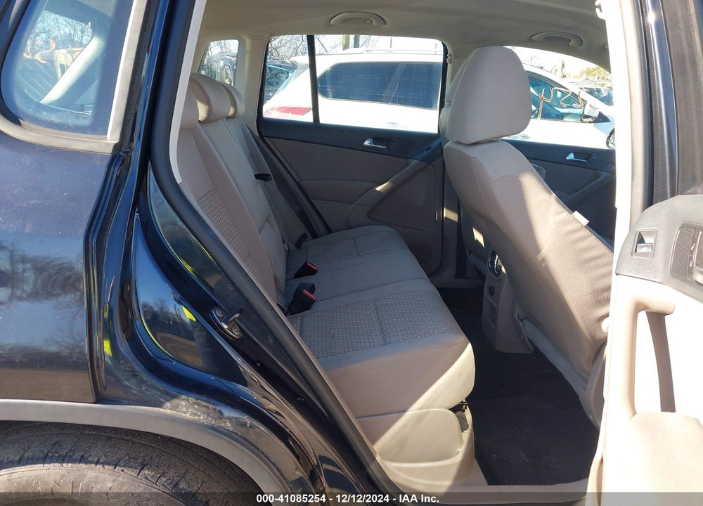 2010 VOLKSWAGEN TIGUAN S VIN: WVGBV7AX3AW524512