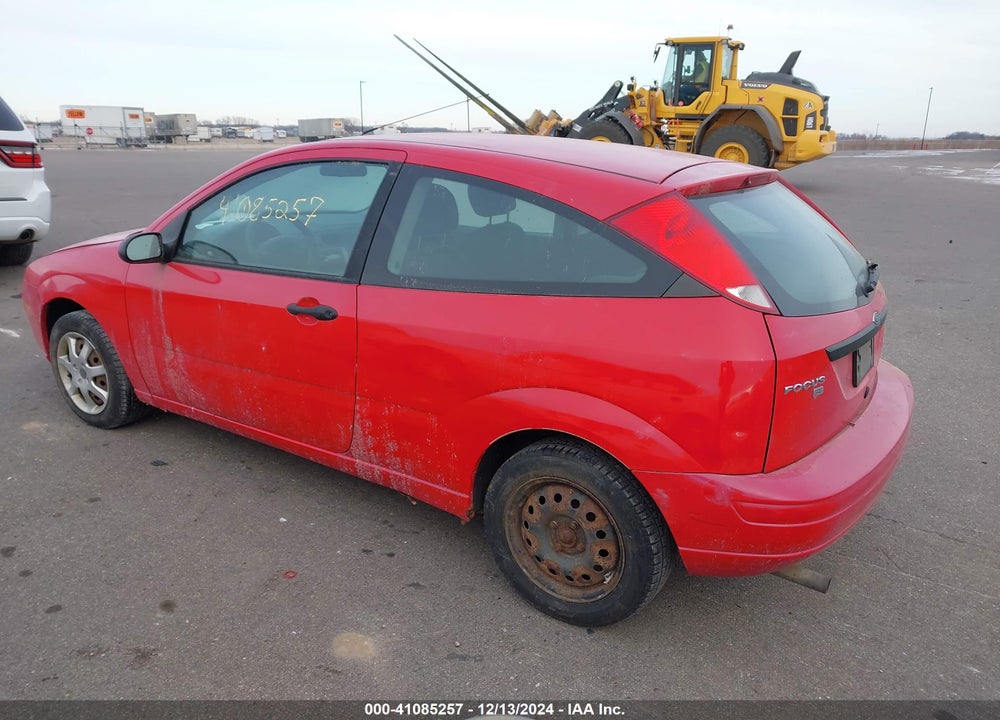 2005 FORD FOCUS ZX3 VIN: 3FAFP31N35R142857