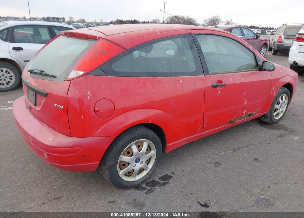 2005 FORD FOCUS ZX3 VIN: 3FAFP31N35R142857