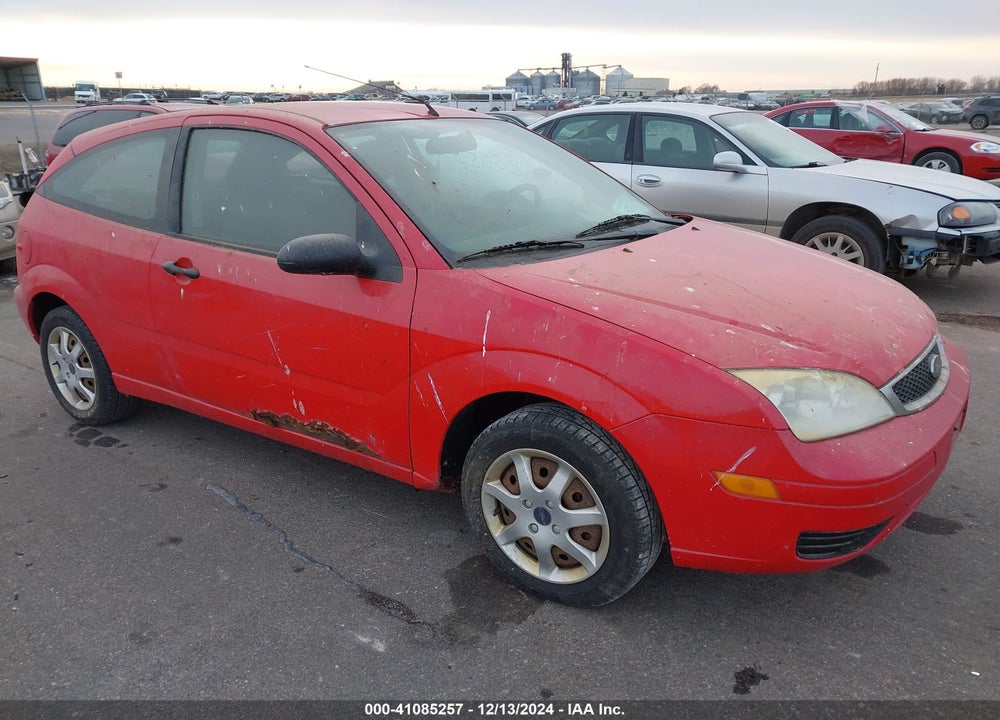 2005 FORD FOCUS ZX3 VIN: 3FAFP31N35R142857