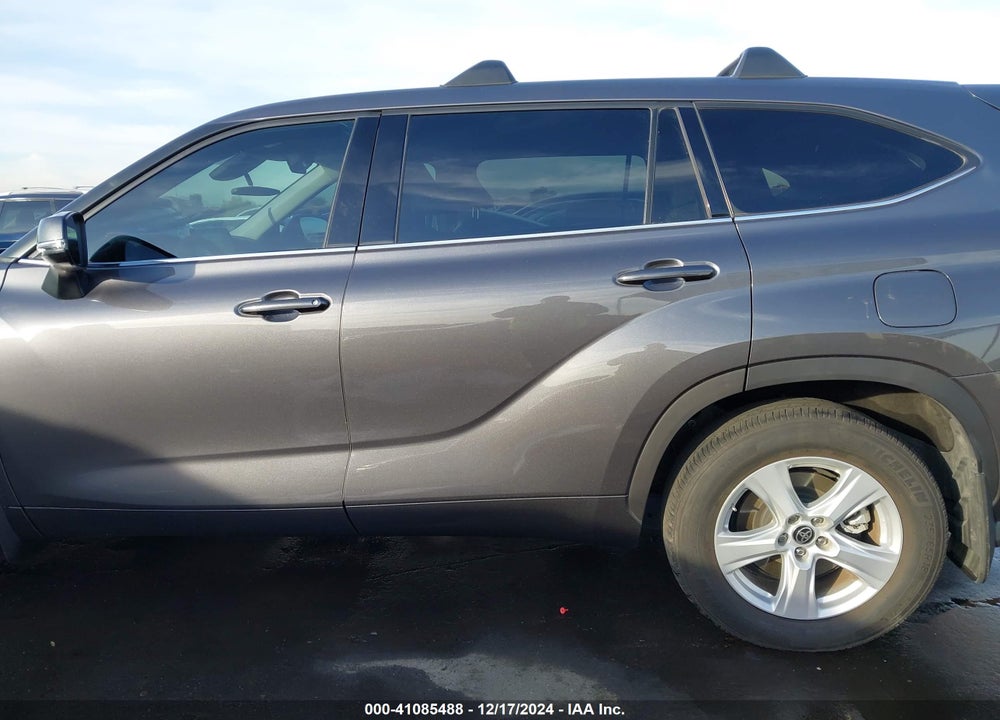 2021 TOYOTA HIGHLANDER LE VIN: 5TDBZRBH9MS535563