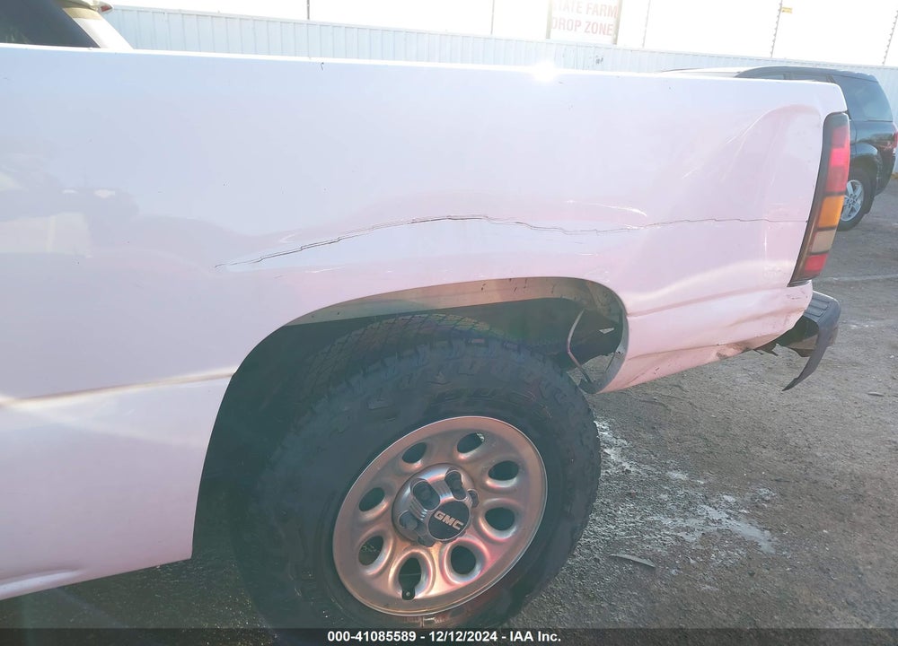 2007 GMC SIERRA 1500 CLASSIC SL VIN: 3GTEC14X27G171039