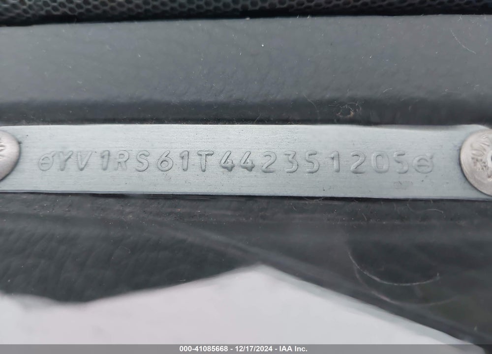 2004 VOLVO S60 2.4 VIN: YV1RS61T442351205