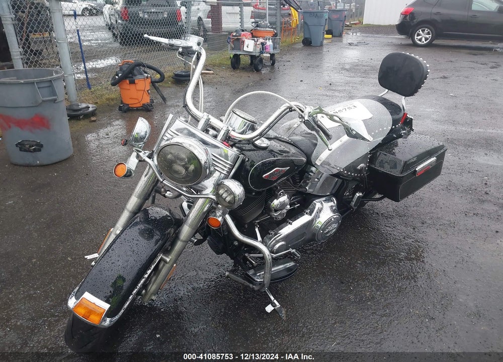 2015 HARLEY-DAVIDSON FLSTC HERITAGE SOFTAIL CLASSIC VIN: 1HD1BWV36FB028420