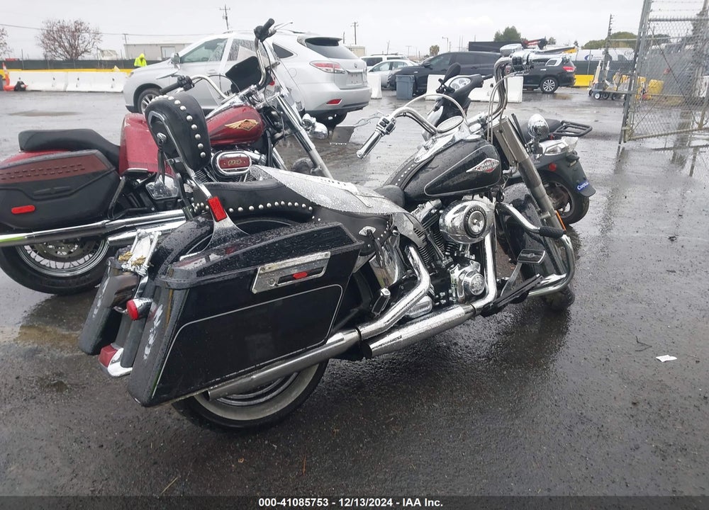 2015 HARLEY-DAVIDSON FLSTC HERITAGE SOFTAIL CLASSIC VIN: 1HD1BWV36FB028420