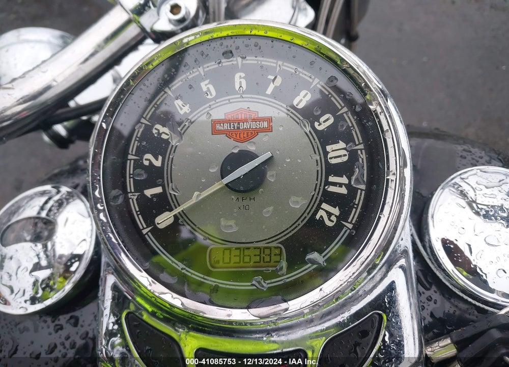 2015 HARLEY-DAVIDSON FLSTC HERITAGE SOFTAIL CLASSIC VIN: 1HD1BWV36FB028420