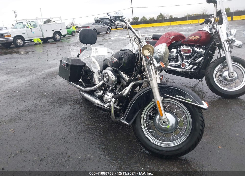 2015 HARLEY-DAVIDSON FLSTC HERITAGE SOFTAIL CLASSIC VIN: 1HD1BWV36FB028420