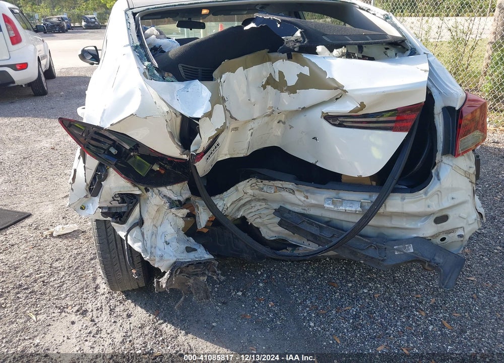 2019 HYUNDAI ELANTRA VIN: 5NPD74LF0KH495388