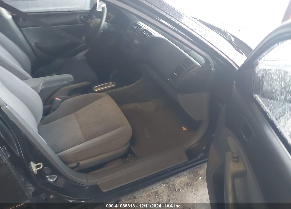 2003 HONDA CIVIC LX VIN: 2HGES16533H537035