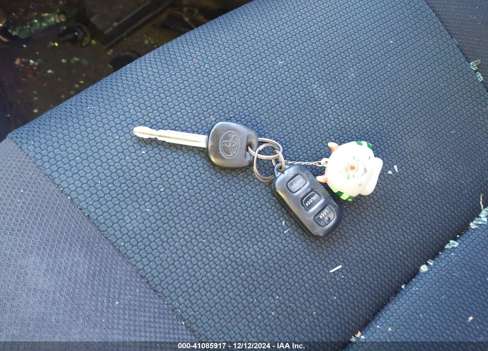 2005 TOYOTA MATRIX/XR VIN: 2T1KR32E25C381758