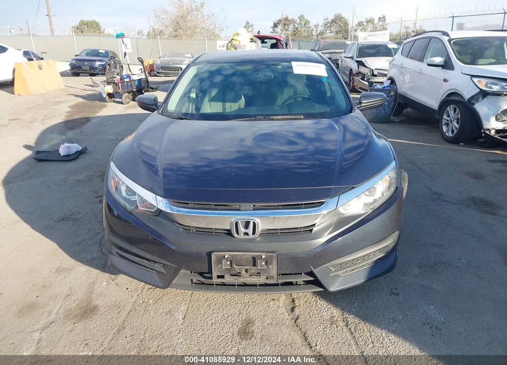 2018 HONDA CIVIC LX VIN: 2HGFC2F5XJH559778