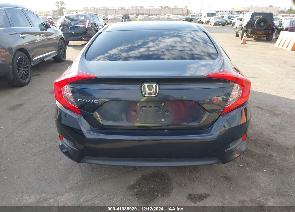 2018 HONDA CIVIC LX VIN: 2HGFC2F5XJH559778