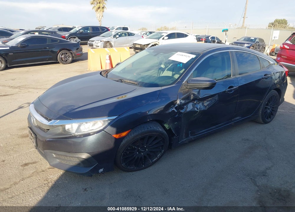 2018 HONDA CIVIC LX VIN: 2HGFC2F5XJH559778