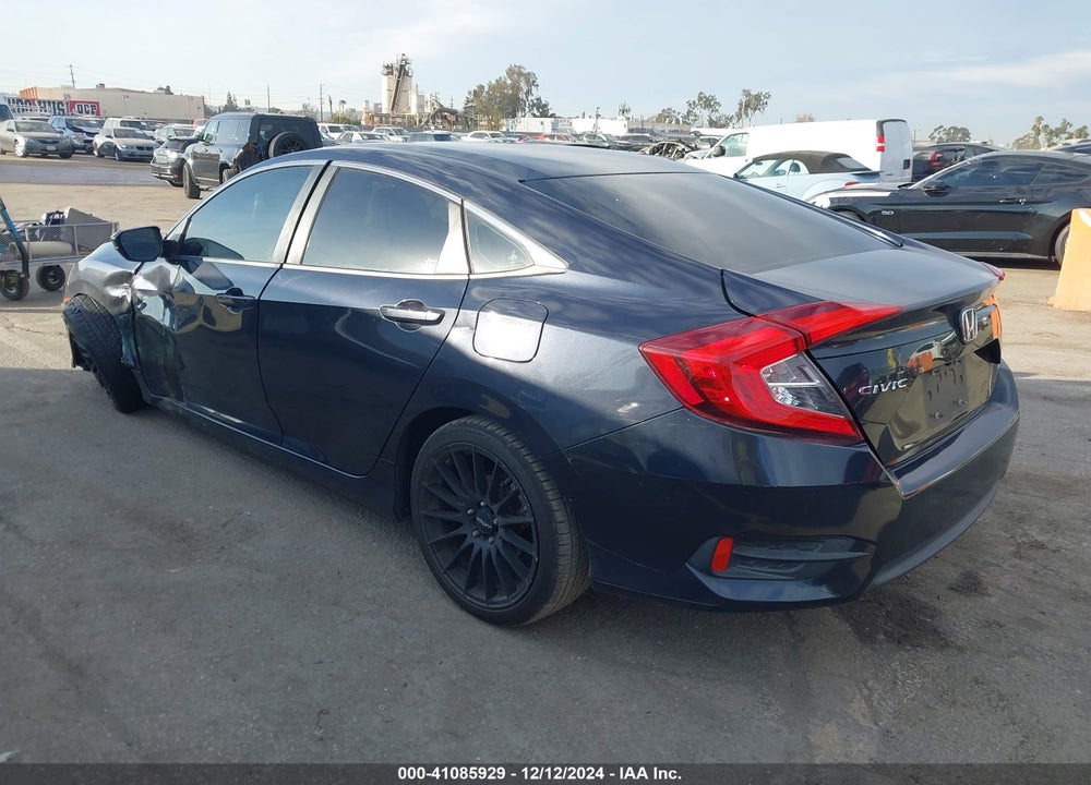 2018 HONDA CIVIC LX VIN: 2HGFC2F5XJH559778
