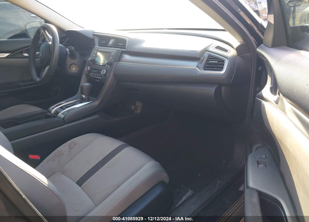 2018 HONDA CIVIC LX VIN: 2HGFC2F5XJH559778