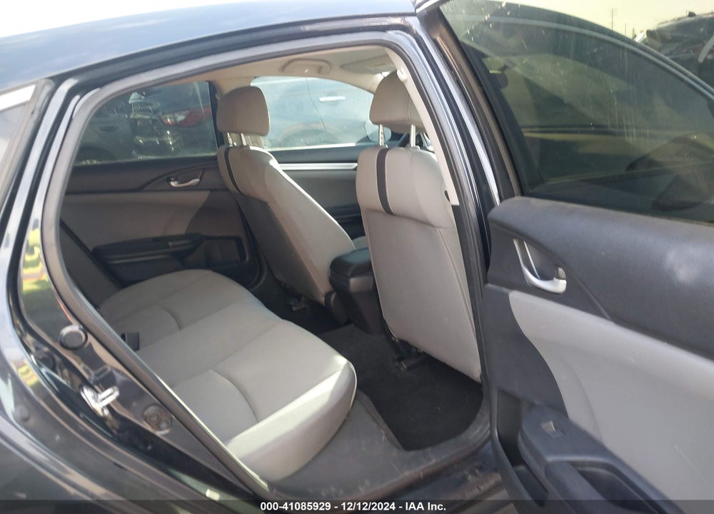 2018 HONDA CIVIC LX VIN: 2HGFC2F5XJH559778