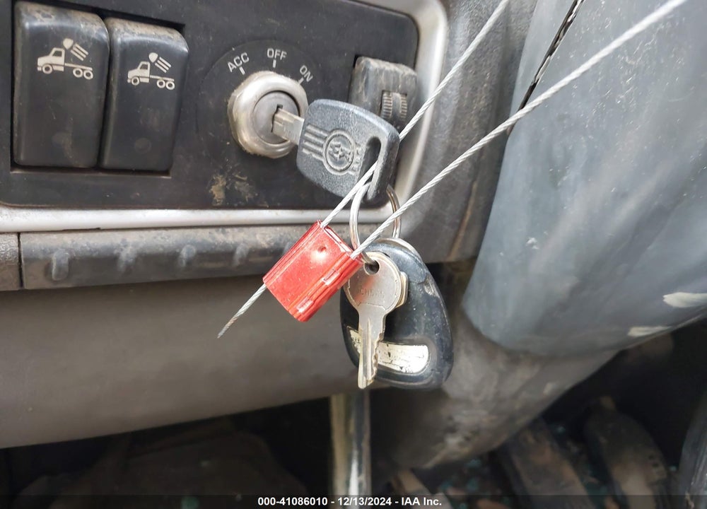2007 KENWORTH W900 W900 VIN: 1XKWDB9X77J192746