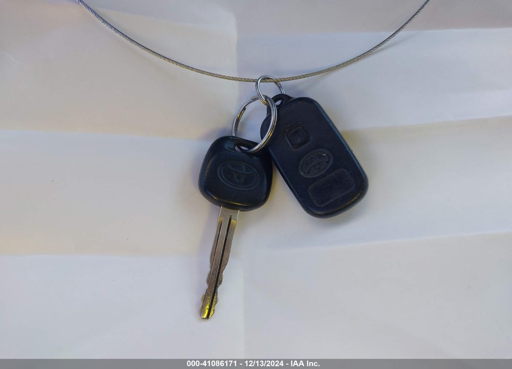 2003 TOYOTA SIENNA XLE VIN: 4T3ZF13C13U529989