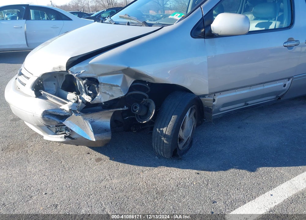 2003 TOYOTA SIENNA XLE VIN: 4T3ZF13C13U529989