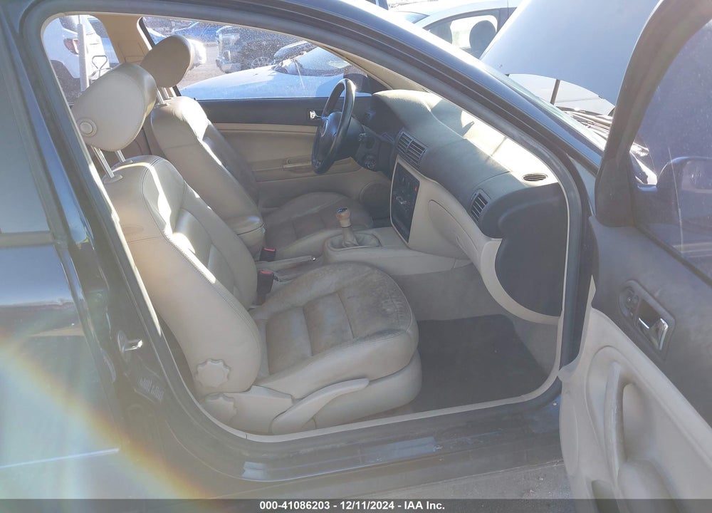 1999 VOLKSWAGEN PASSAT GLS VIN: WVWMA63B7XE442902