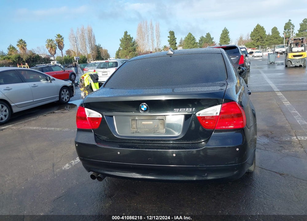 2008 BMW 328I VIN: WBAVA33578K055571