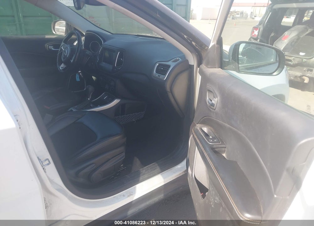2018 JEEP COMPASS LATITUDE FWD VIN: 3C4NJCBB4JT293148