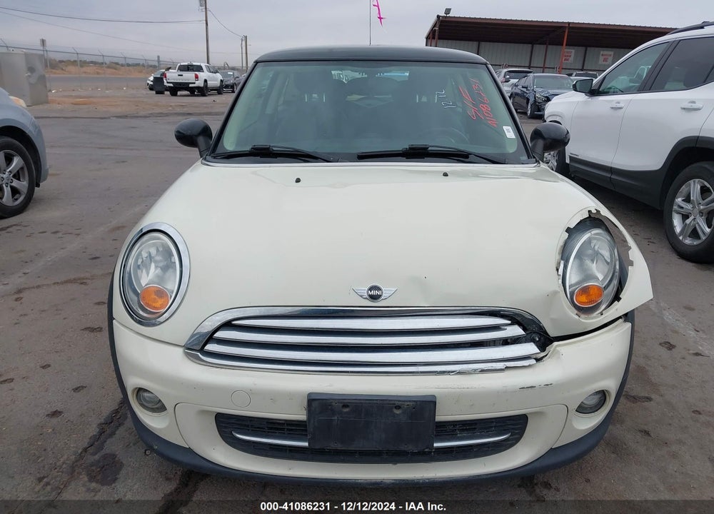 2013 MINI HARDTOP VIN: WMWSU3C55DT685782