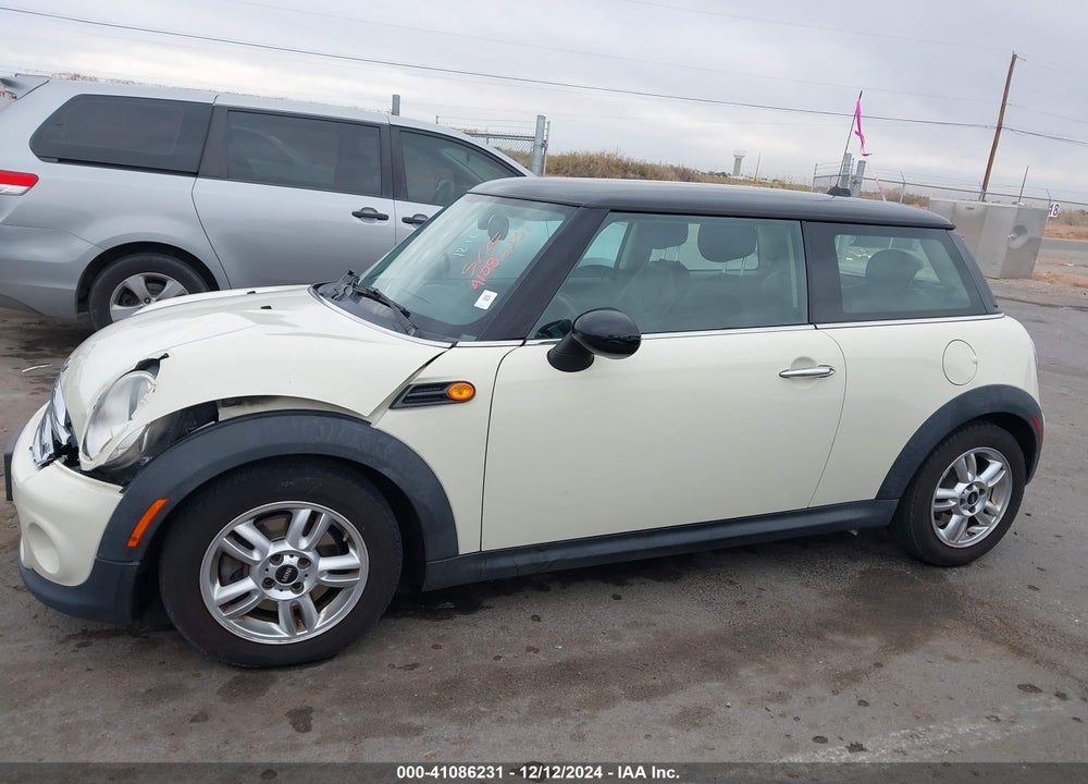 2013 MINI HARDTOP VIN: WMWSU3C55DT685782