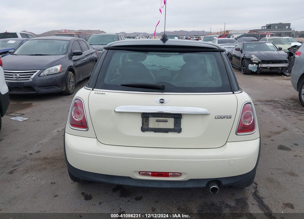 2013 MINI HARDTOP VIN: WMWSU3C55DT685782
