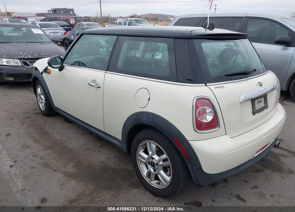 2013 MINI HARDTOP VIN: WMWSU3C55DT685782