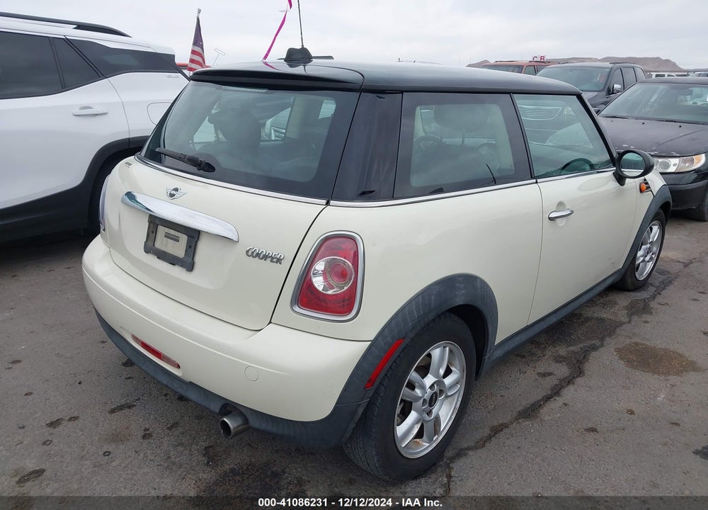 2013 MINI HARDTOP VIN: WMWSU3C55DT685782
