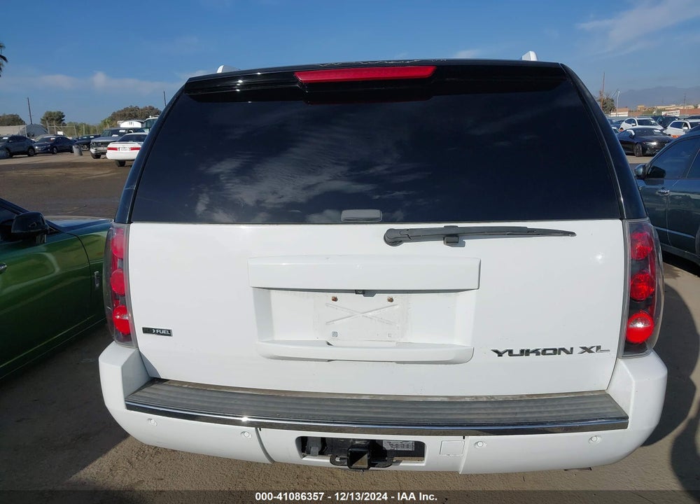 2009 GMC YUKON XL 1500 DENALI VIN: 1GKFK06299R233949
