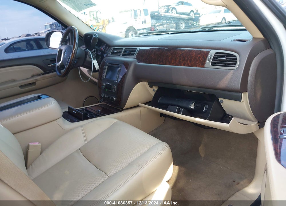 2009 GMC YUKON XL 1500 DENALI VIN: 1GKFK06299R233949