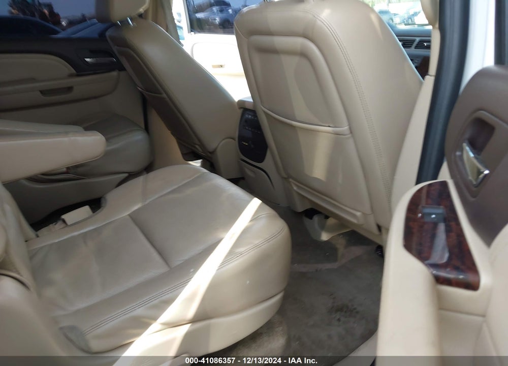 2009 GMC YUKON XL 1500 DENALI VIN: 1GKFK06299R233949