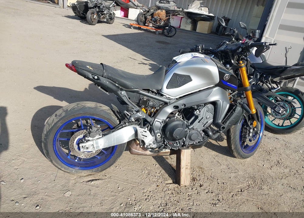 2023 YAMAHA MT09 DC VIN: JYARN72Y9PA000633