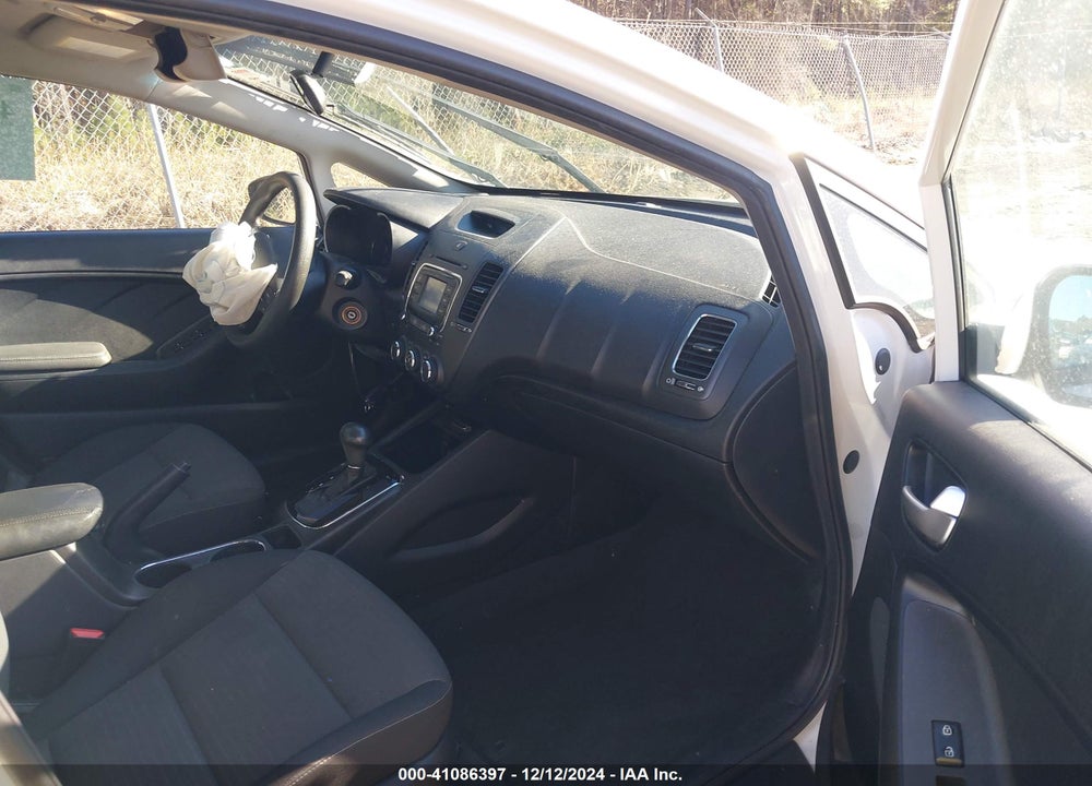 2017 KIA FORTE LX VIN: 3KPFL4A71HE070551
