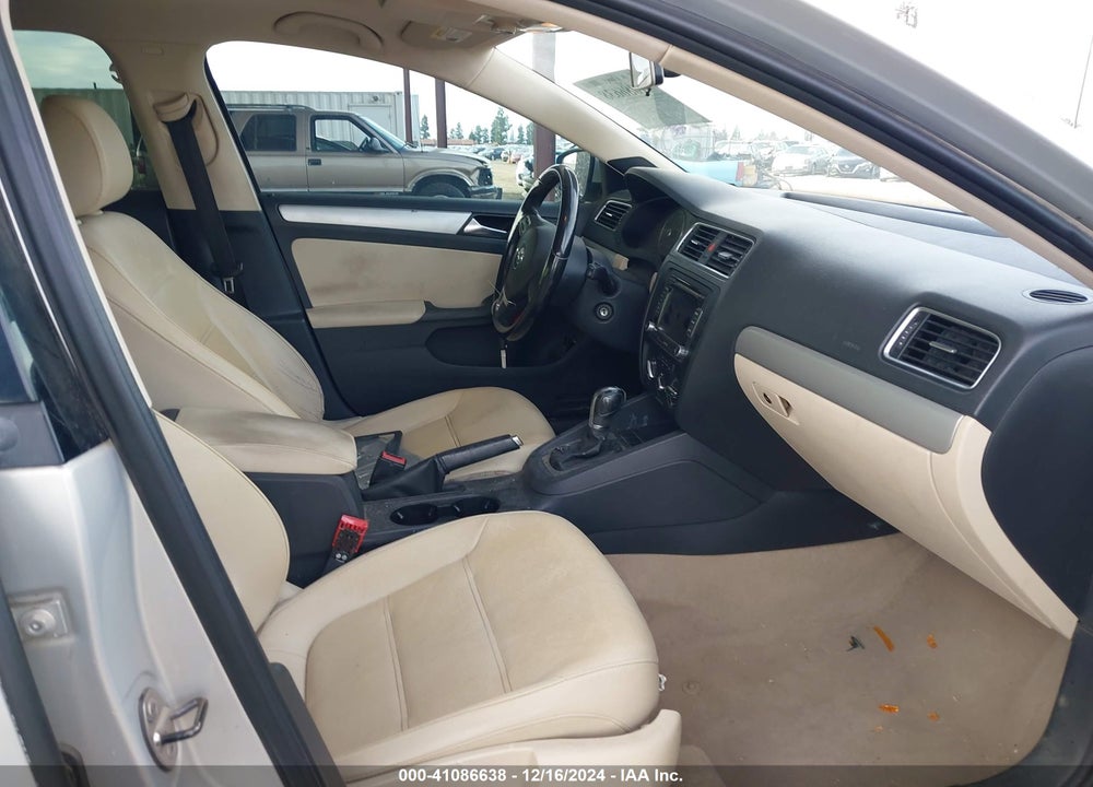 2012 VOLKSWAGEN JETTA 2.0L TDI VIN: 3VWLL7AJ2CM317037