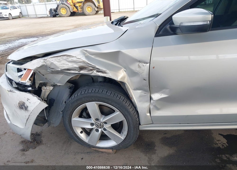 2012 VOLKSWAGEN JETTA 2.0L TDI VIN: 3VWLL7AJ2CM317037