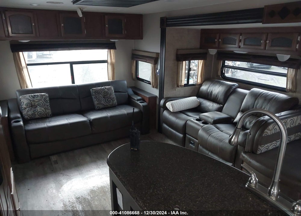 2017 COACHMEN FREEDOM 322 RLDS VIN: 5ZT2FEXB3HA024213