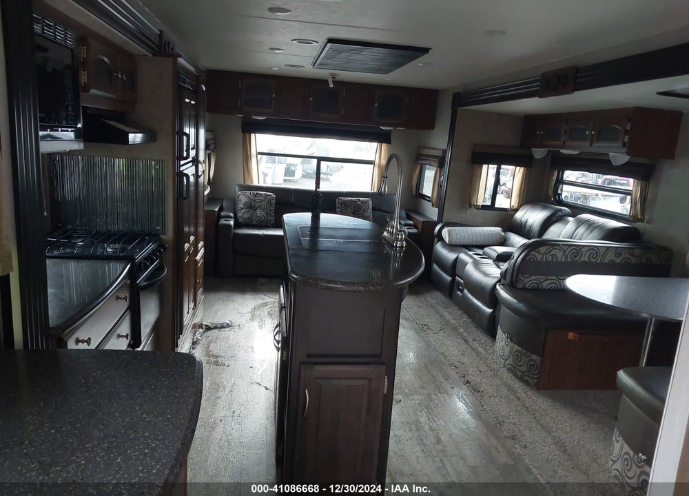 2017 COACHMEN FREEDOM 322 RLDS VIN: 5ZT2FEXB3HA024213