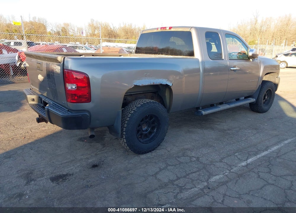 2008 CHEVROLET SILVERADO 1500 LT1 VIN: 2GCEK19C181221478