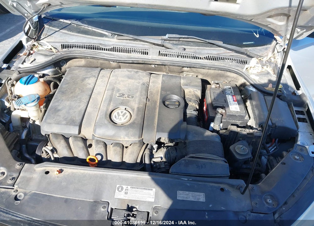 2012 VOLKSWAGEN JETTA 2.5L SE VIN: 3VWDP7AJ6CM452157