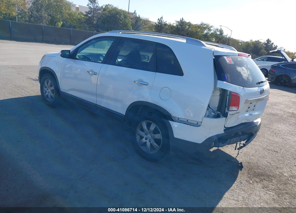 2011 KIA SORENTO LX VIN: 5XYKT4A1XBG026326