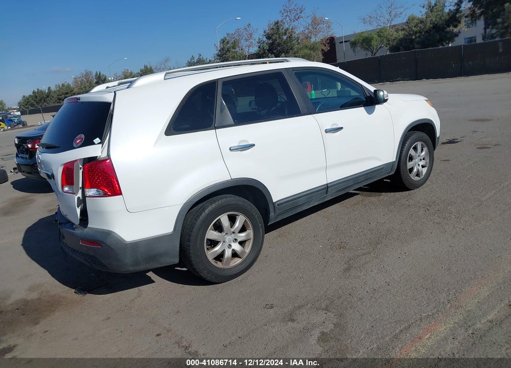 2011 KIA SORENTO LX VIN: 5XYKT4A1XBG026326